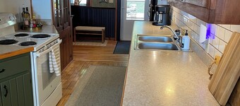 Charming cottage on beautiful South Manistique Lake