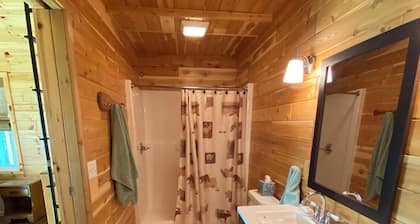 Charming cottage on beautiful South Manistique Lake
