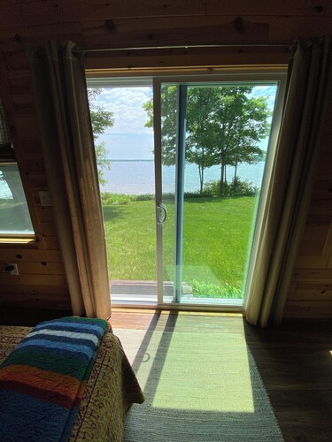 Charming cottage on beautiful South Manistique Lake