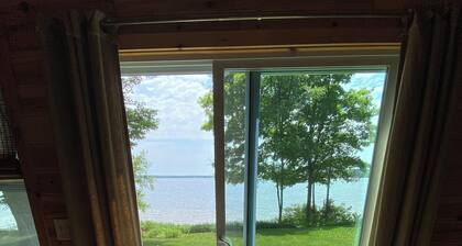 Charming cottage on beautiful South Manistique Lake