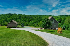 Property grounds - Cozy Cottage-Amish Country, connecting families, beautiful views & relaxation!  (Millersburg)