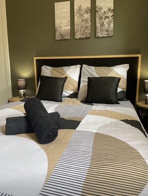 1 bedroom, iron/ironing board, travel cot, WiFi - Le Jungle, Appartement Proche Commerces (GISORS)