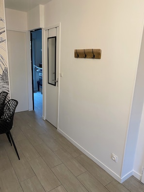 Interior - Le Jungle, Appartement Proche Commerces (GISORS)