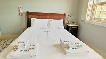 Kamar Double Basic, 1 kamar tidur, Bebas Asap Rokok, pemandangan gunung | Wi-Fi gratis