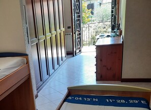 4 Schlafzimmer, Schreibtisch, Bügeleisen/Bügelbrett, kostenloses WLAN