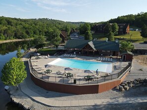 Outdoor pool - TOP FLOOR UNIT with golf course views close to Silver Dollar City! (Branson West)