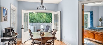 Bladen Hideaway - Downtown Southern Charm