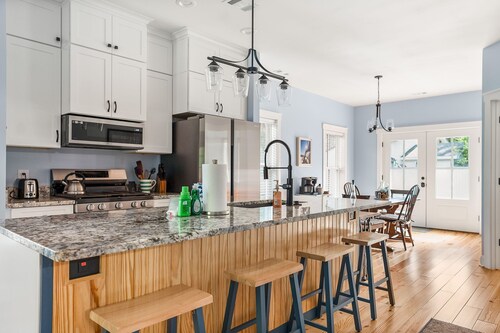 Bladen Hideaway - Downtown Southern Charm