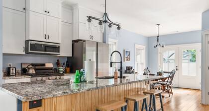 Bladen Hideaway - Downtown Southern Charm