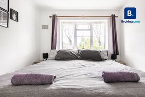 1 slaapkamer, een strijkplank/strijkijzer, reisbedje, gratis wifi