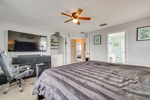 4 bedrooms, desk, iron/ironing board, WiFi