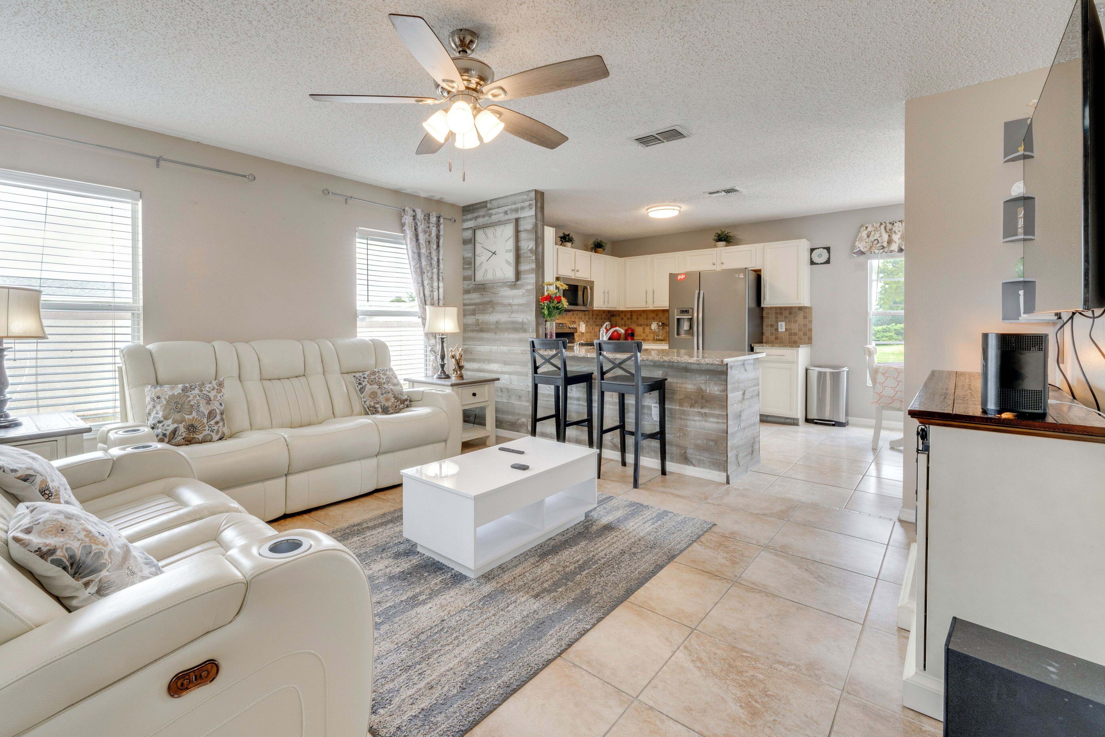 TV, fireplace, DVD player, books