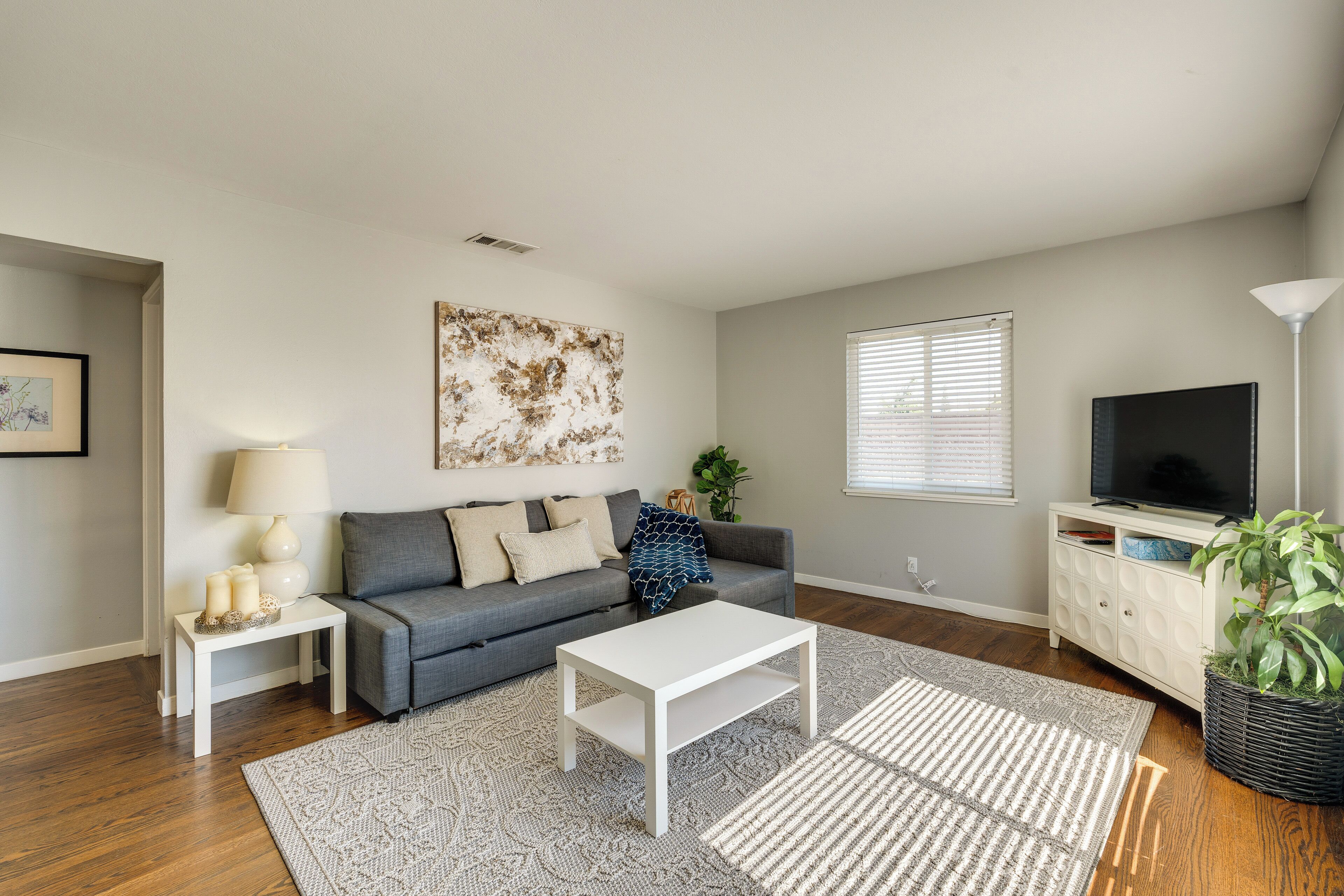 Modern Sacramento Gem ~ 4 Mi to Downtown!