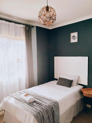 3 bedrooms, iron/ironing board, bed sheets