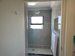 Bathroom - Clem Guest House (Cape Town)