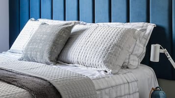 Apartamento | 2 quartos, escrivaninha, Wi-Fi de cortesia, roupa de cama