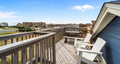 Wright Salty/One Block to Beach/Dog Friendly/Ocean Views/Covered Outdoor Space