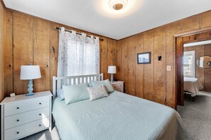 3 عدّة غرف نوم ومكواة/لوح كي وواي فاي وملاءات أسرّة