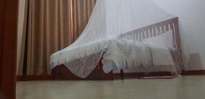 Individually decorated, individually furnished, desk, iron/ironing board - Katente Country Resort (Kyegegwa)