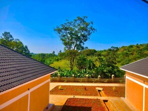 Property grounds - Katente Country Resort (Kyegegwa)