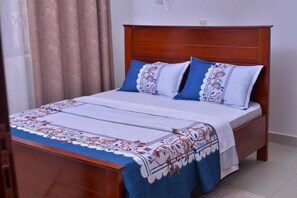 Deluxe Suite | Individually decorated, individually furnished, desk, iron/ironing board - Katente Country Resort (Kyegegwa)