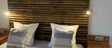 2 bedrooms, iron/ironing board, travel cot, free WiFi