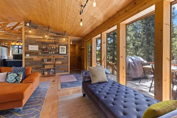 Una Smart TV, libros