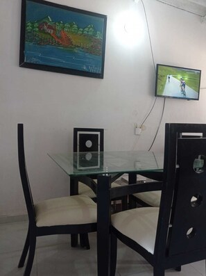Dining - Apto Sta Mta< Centro Historico> 5 min de la Bahía mas Hermosa de America (Santa Marta)