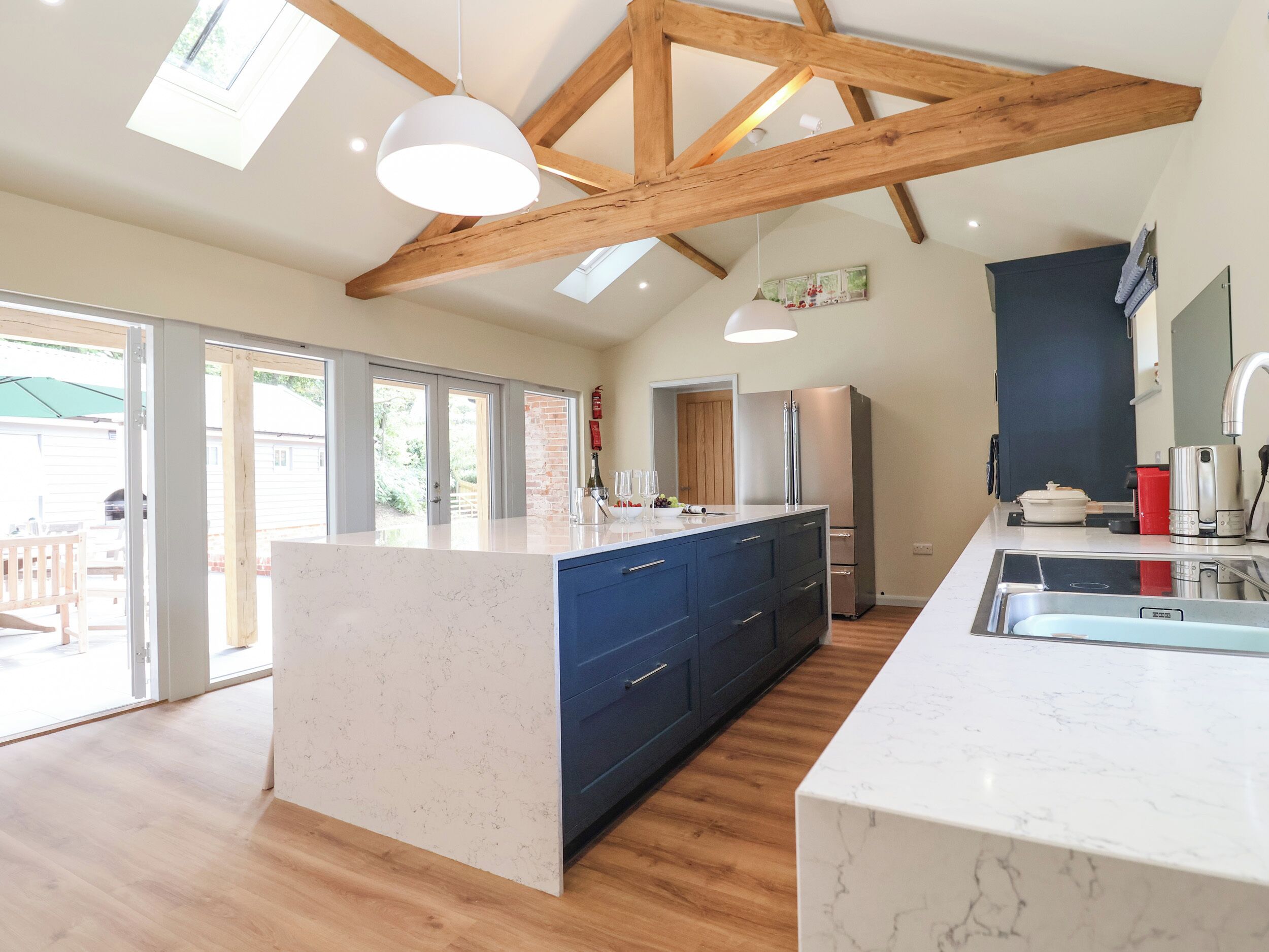 Refrigerador, lavavajillas, tetera/pava eléctrica, tostadora