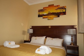 Double Room | Free WiFi, bed sheets - Kite Motel (Kampala)