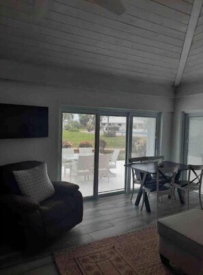 Älytelevisio, kirjoja