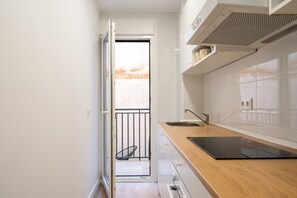 KylskÄp, mikrovÄgsugn, spishÀll och diskmaskin