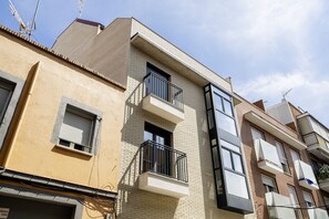 Exterior - apartamento con terraza de alquiler temporal (Madrid)