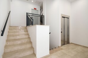 Interior - apartamento con terraza de alquiler temporal (Madrid)