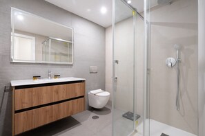 Dusche, Haartrockner, Handtücher