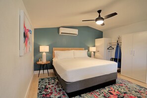 Desk, iron/ironing board, WiFi, bed sheets