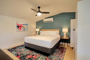 Desk, iron/ironing board, WiFi, bed sheets