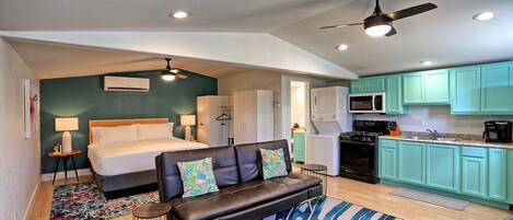 Bureau, fer et planche Ă repasser, Wi-Fi, draps fournis