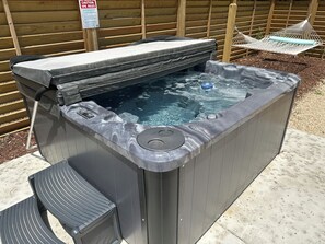 Bañera de hidromasaje al aire libre