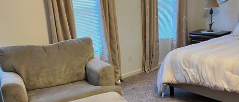 4 habitaciones, tabla de planchar con plancha y cuna de viaje