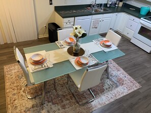 Dining - Spacious 4-Bedroom home in Greensboro. Convenient Location! (Greensboro)