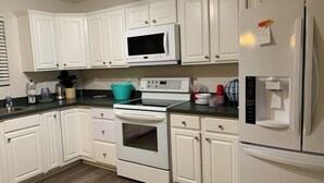 Unclassified image, 2 of 16, button - Spacious 4-Bedroom home in Greensboro. Convenient Location! (Greensboro)