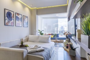 Three Bedroom Apartment in Pinheiros | Pool | AC | Gym | Living area | TV - Thera Faria Lima (São Paulo)