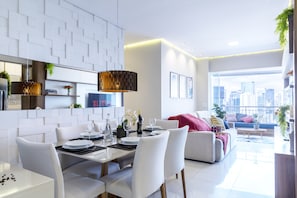 Three Bedroom Apartment in Pinheiros | Pool | AC | Gym | Living area | TV - Thera Faria Lima (São Paulo)