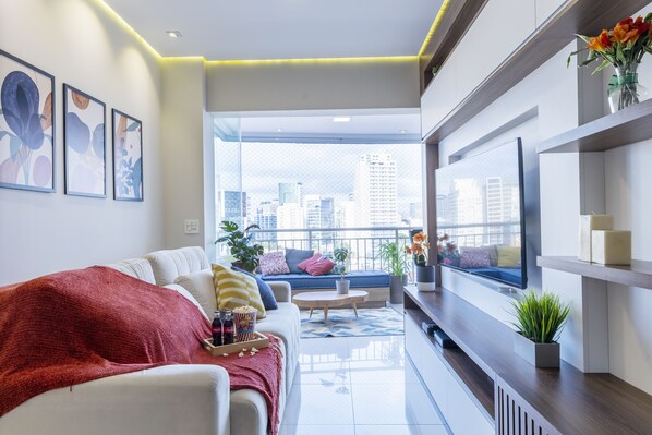 Three Bedroom Apartment in Pinheiros | Pool | AC | Gym | Living area | TV - Thera Faria Lima (São Paulo)