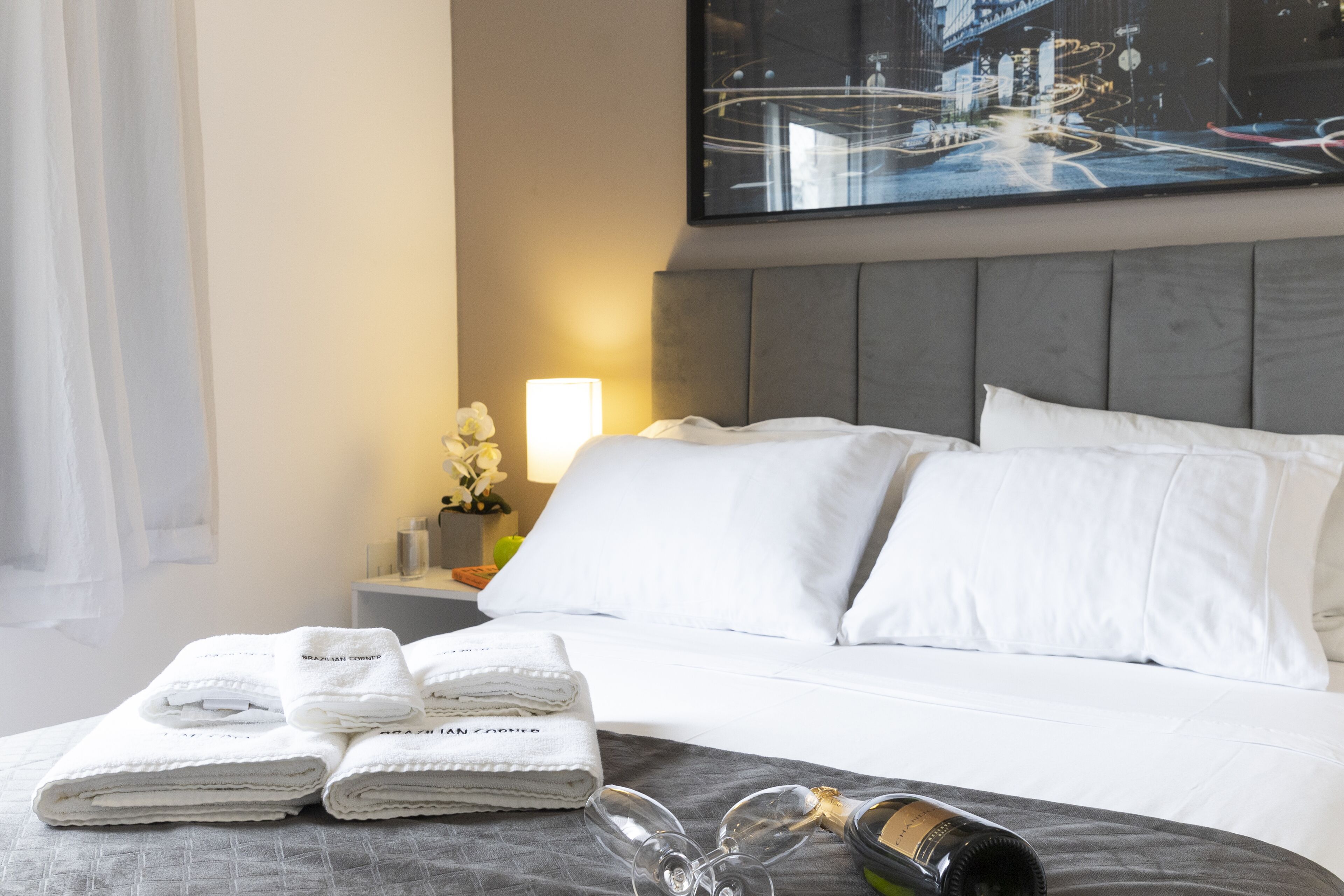 Appartement | Luxe beddengoed, een bureau, verduisterende gordijnen