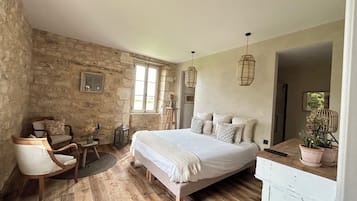 4 bedrooms, in-room safe, desk, iron/ironing board
