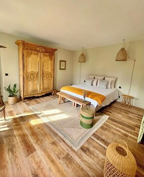 4 habitaciones, caja de seguridad en la habitación y escritorio