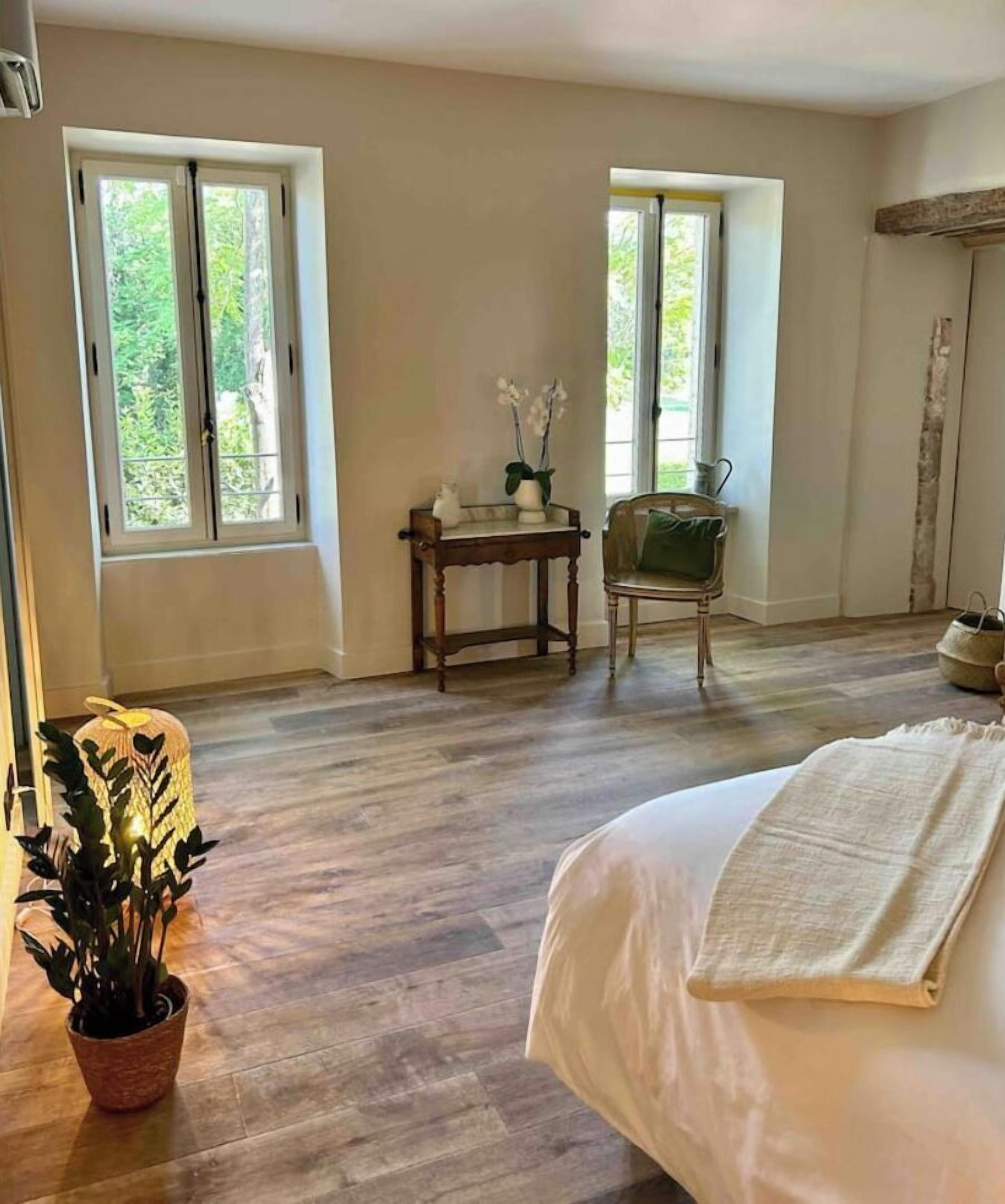 4 bedrooms, in-room safe, desk, iron/ironing board