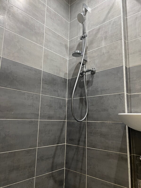 Shower, towels, soap, shampoo